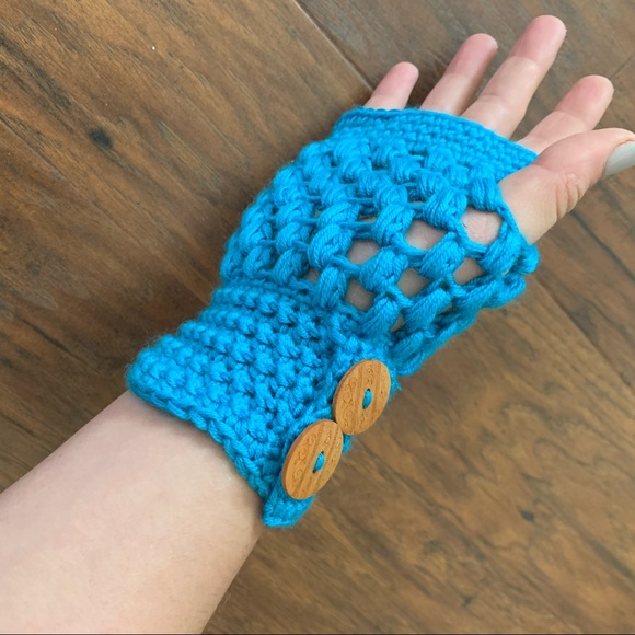 Handmade Hand Mits - Picture 3 of 4